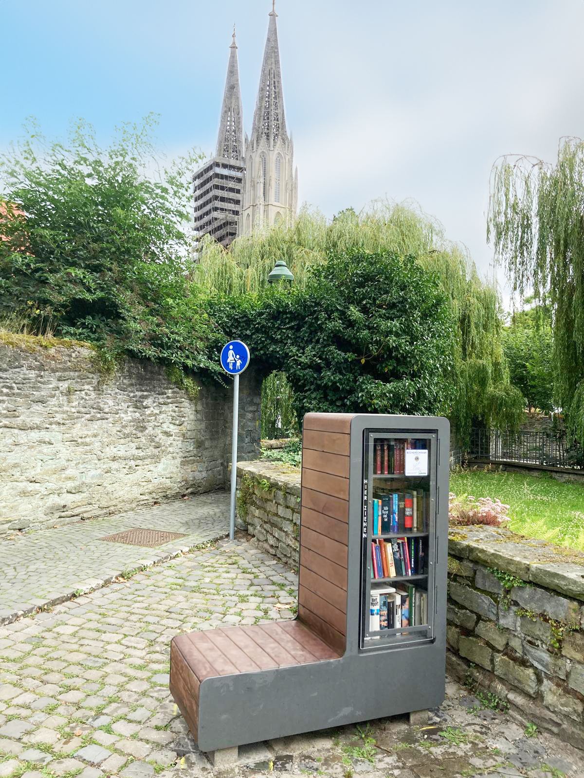 Ein wunderschönes Ambiente für unseren Bücherschrank!