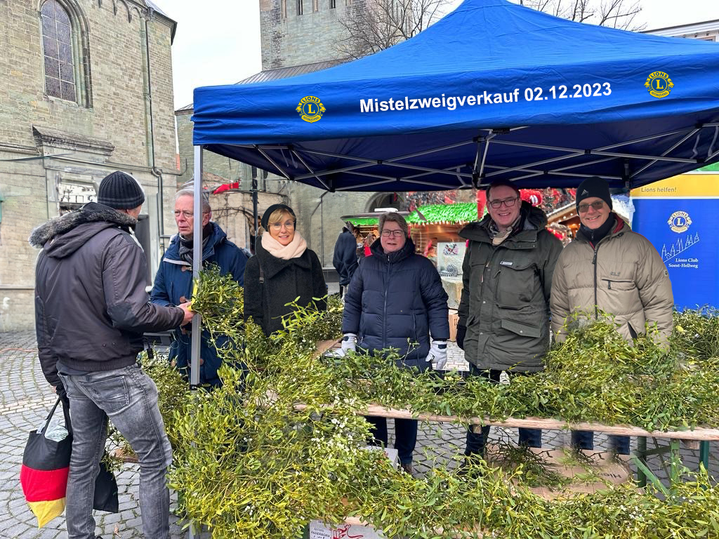 Gruppe am Mistelzweig Verkaufsstand