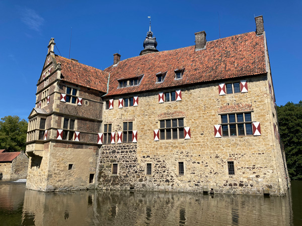 Burg Vischering von außen