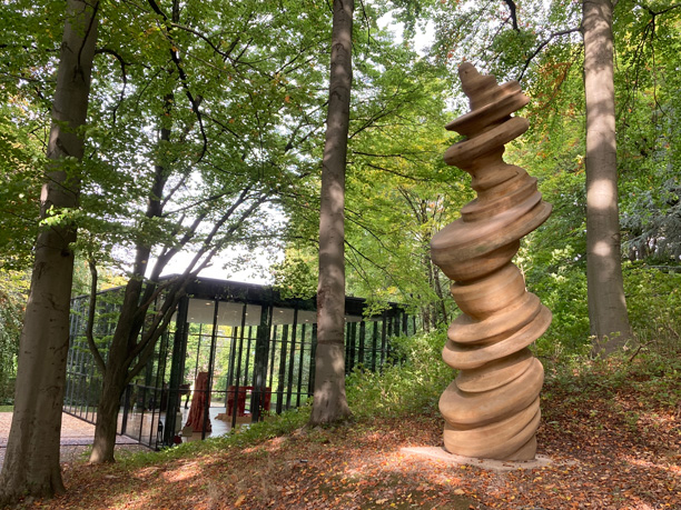 Skulptur im Wald